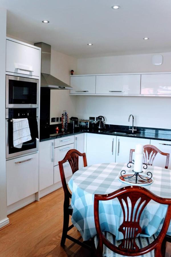 Modern Apartment In Edinburgh Buitenkant foto